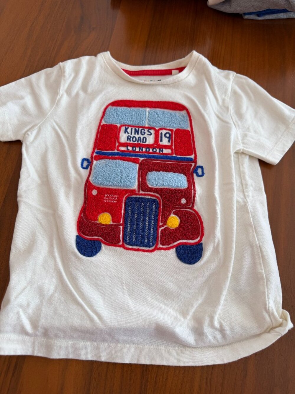Mini Boden Boys Embroidered London Double Decker Bus t-shirt / 5-6